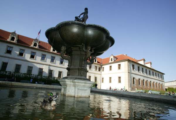Jedno ze sídel senátu - Valdštejnský palác Jedno ze sídel senátu - Valdštejnský palác