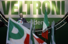 Demokratick&yacute; l&iacute;dr Walter Veltroni promlouv&aacute; k voličům.