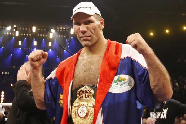 Obhájce titulu WBA Nikolaj Valujev. Obhájce titulu WBA Nikolaj Valujev.