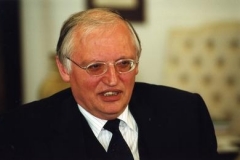 Komisař Günter Verheugen má pro automobilové koncerny pochopení.