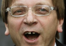 Dosluhující belgický premiér Guy Verhofstadt.
