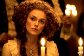 Keira Knightleyov&aacute; po P&yacute;&scaron;e a předsudku v dal&scaron;&iacute;m historick&eacute;m filmu.