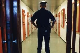 Vězňům se za roky za mřížemi platit nechce. (Ilustrační foto)