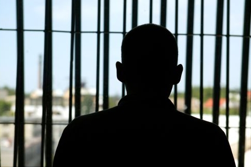 Vasilev nabízel za mřížemi propustky ven. zajímá se o něj policie.