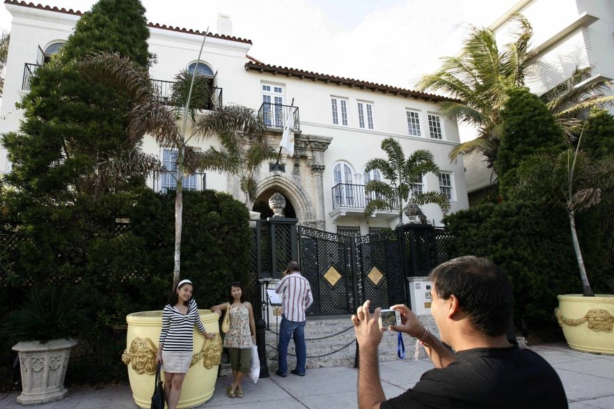 Honosná vila Casa Casuarina na South Beach v Miami.