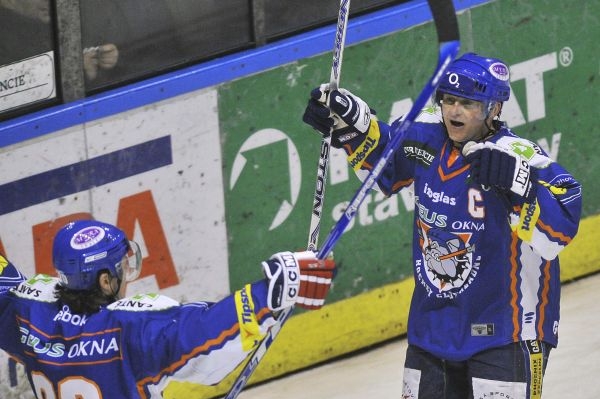 Kladenští hokejisté porazili ve 37. kole extraligy Vítkovice. Kladenští hokejisté porazili ve 37. kole extraligy Vítkovice.