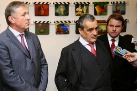 Mirek Topol&aacute;nek, Karel Schwarzenberg a Martin Burs&iacute;k.