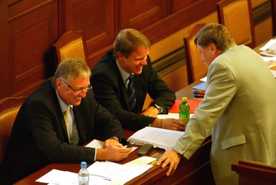 Premiér Topolánek má důvod k úsměvům, o důvěru nepřijde Premiér Topolánek má důvod k úsměvům, o důvěru nepřijde