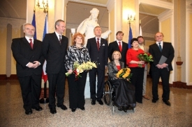 Do vlády nové ministry uvedl premiér Topolánek.