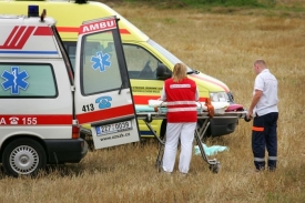 Na místo neštěstí se dostavily desítky hasičských aut a ambulancí.