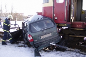 Řidič auta skončil po nehodě s těžk&yacute;mi zraněn&iacute;mi v nemocnici.