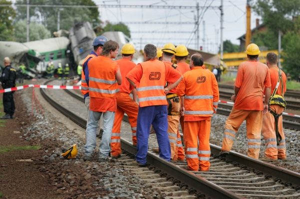 Policie vyšetřuje, kdo šoupal s mostem.