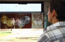 Výstavka připomínající Jana Pavla II.