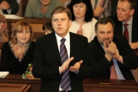 Někteří politici označili Vlčkův návrh za populismus.