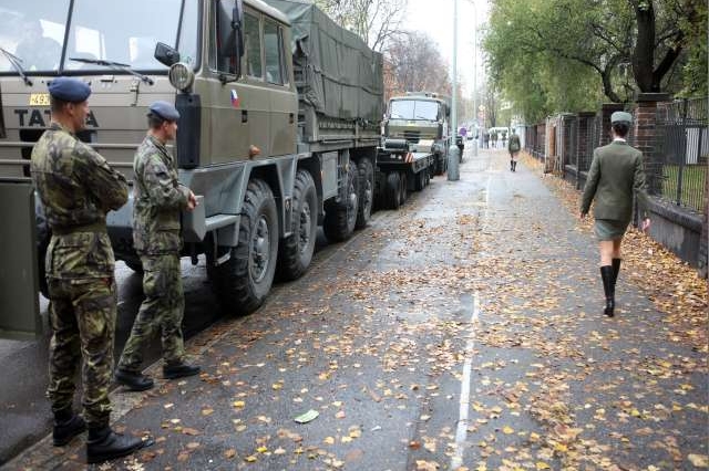 V Liberci bude policii pomáhat tři sta vojáků. V Liberci bude policii pomáhat tři sta vojáků.