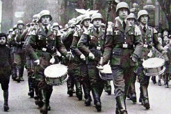 Německá armáda - za dva dny překročí hranice Čech a Moravy. Německá armáda - za dva dny překročí hranice Čech a Moravy.