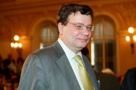 Vondra se s Merkelovou shodl, že euroskupina má zůstat neformální.