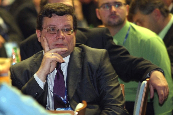 Vondrův úřad natiskl deset tisíc diářů s chybou.