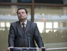 Po setkání s poradcem amerického prezidenta Vondra radaru věří.
