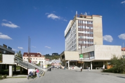 Vset&iacute;nsk&aacute; prod&aacute;v&aacute; byty. Rekordn&iacute; z&aacute;jem je o ty s n&aacute;jemn&iacute;ky.
