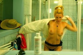 Soutěž&iacute;c&iacute; v reality show VyVolen&iacute; Regina.