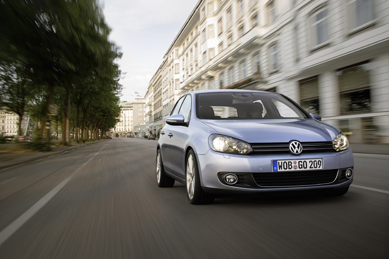 Přední část šesté generace golfu odkazuje na kupé Scirocco.