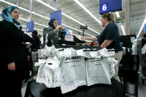 Maloobchodn&iacute; gigant Wal-Mart měl opět největ&scaron;&iacute; tržby na světě