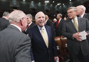 Obamovi naslouchal i jeho volebn&iacute; sok John McCain.
