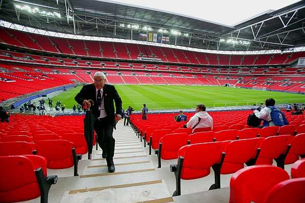 Pohled do útrob Wembley, stadionu pro 90 tisíc lidí.