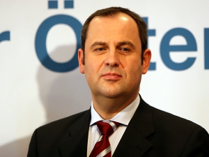 Šéf lidovců Josef Pröll má před sebou několik cest. Kterou vybere?