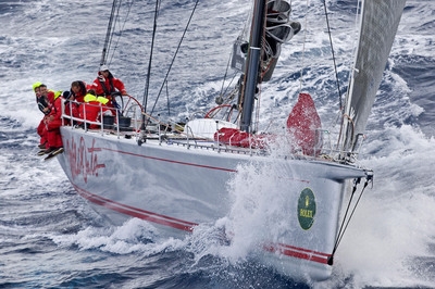 Australská maxijachta Wild Oats XI potřetí za sebou vyhrála. Australská maxijachta Wild Oats XI potřetí za sebou vyhrála.