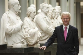 Wilders p&oacute;zuje s nizozemsk&yacute;mi velik&aacute;ny.