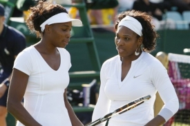 Sestry Williamsovy (vlevo Venus).
