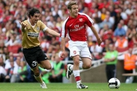 Nová anglická krev v Arsenalu - šestnáctiletý Jack Wilshere.