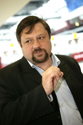 Petr Wolf se rozhodne až podle konkrétního znění smluv.
