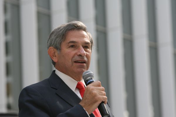 Prezident Světové banky Paul Wolfowitz. Prezident Světové banky Paul Wolfowitz.