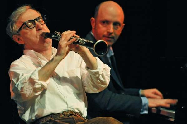 V Kongresovém centru vystoupí americký režisér a herec Woody Allen. V Kongresovém centru vystoupí americký režisér a herec Woody Allen.