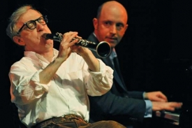 V Kongresov&eacute;m centru vystoup&iacute; americk&yacute; režis&eacute;r a herec Woody Allen.
