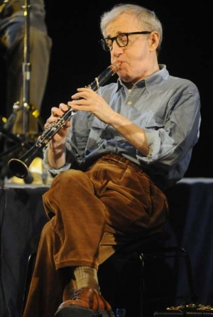 Woody Allen při svém pražském koncertu.