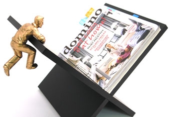 Vtipné stojánky na noviny i časopisy lze nalézt na www.wrapables.com.