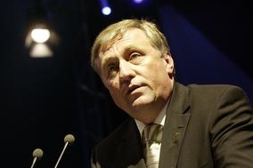 Premiér Mirek Topolánek Premiér Mirek Topolánek