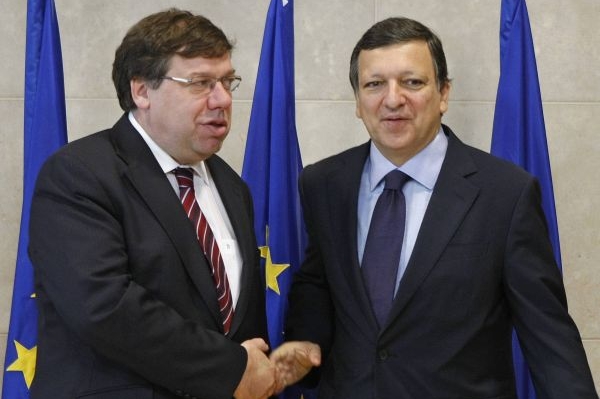 Premiér &quot;rebelujícího&quot; Irska Cowen (vlevo) a předseda Komise Barroso.