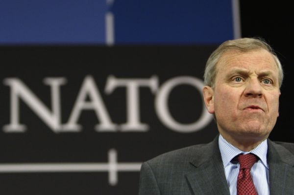 Jaap de Hoop Scheffer na tiskové konferenci.