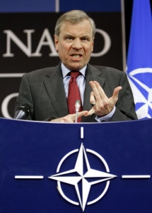 Jaap de Hoop Scheffer na tiskové konferenci.