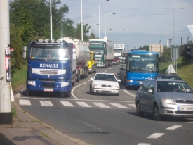 Oprava lanového mostu na Jižní spojce svádí dopravu do ulic.