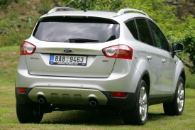 Kuga má vynikající jízdní vlastnosti. Při rychlé jízdě se chová spíš jako hatchback než těžkopádné SUV.