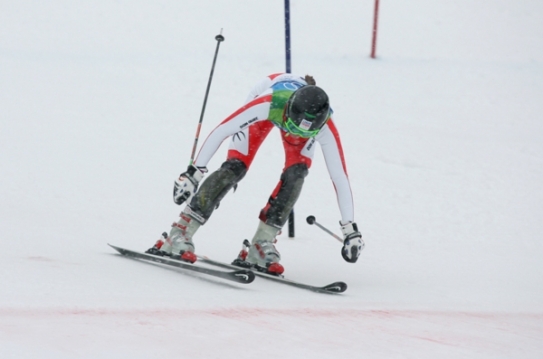 Šárka Záhrobská protíná cíl olympijského slalomu.