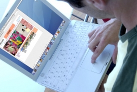 Lidé prý stále nedůvěřují platbám přes internet.