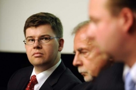 Ministr Posp&iacute;&scaron;il a poslanci za ČSSD Stanislav Křeček a Jeron&yacute;m Tejc.