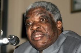 Mwanawasa 22. 6. v Lusace. Na sn&iacute;mku vypad&aacute; (je&scaron;tě) živě...